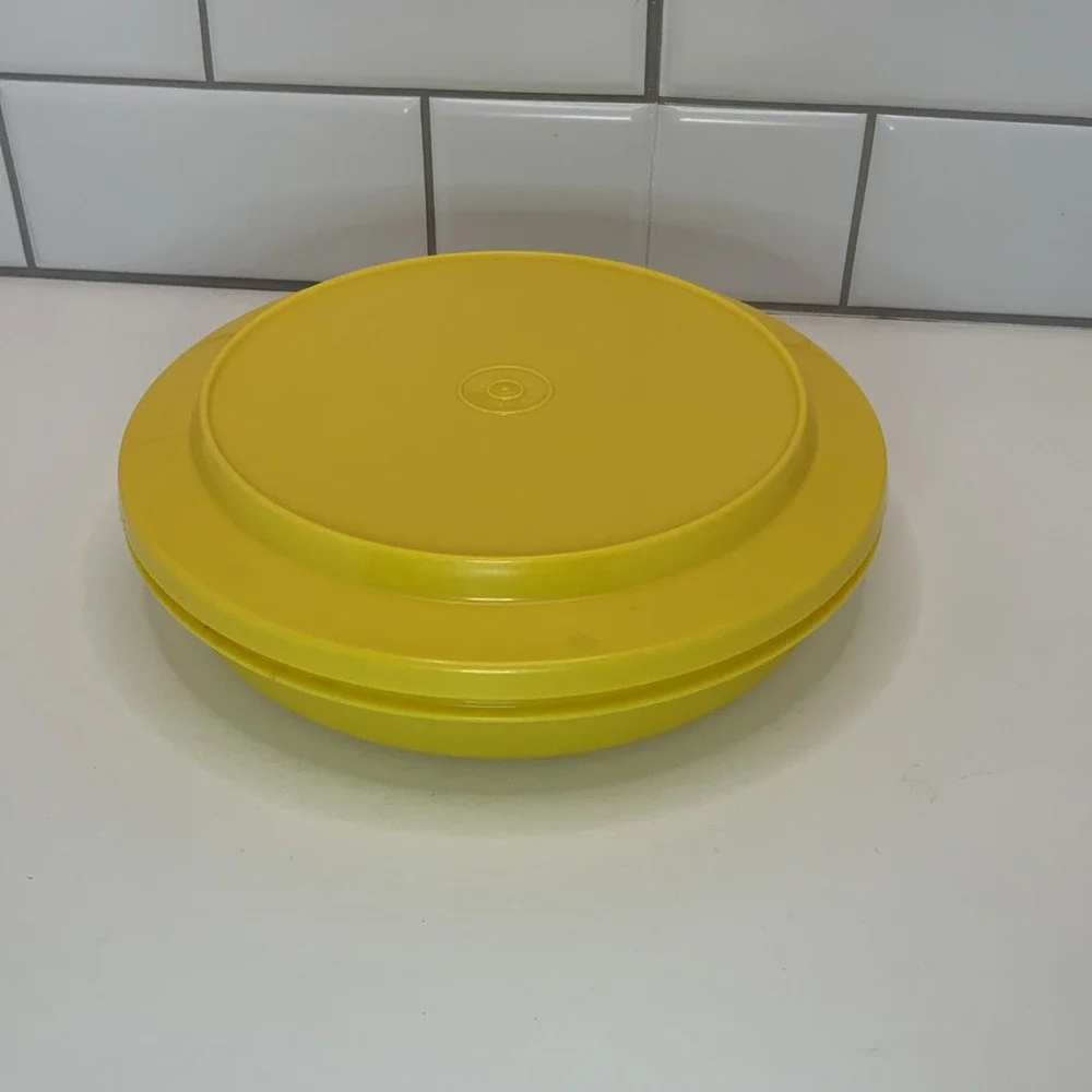 Vintage TUPPERWARE Seal N Serve Bowl 1336-14 & Plate/Lid 1337-13 Yellow Set 8
